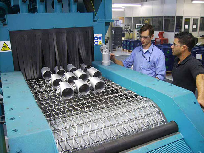 網帶式拋丸機使用圖片 網帶式拋丸機使用圖片